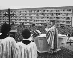 Juan Pablo II celebrando la Santa Misa